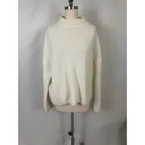 H&M Med Ivory Cable Knit Pearl Detail Sleeve Preppy Holiday Cozy Sweater Thick